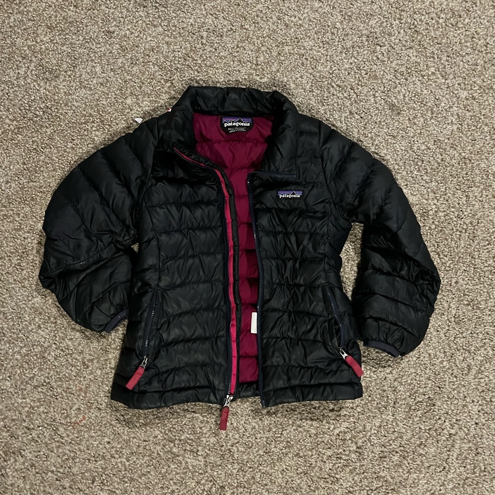 Patagonia Jacket. Size xs. My lil sister just grew out of it. Perfect condition